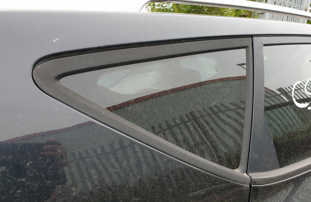 Kia Ceed CRDI 3 SW Quarter Window Glass Drivers Rear Door